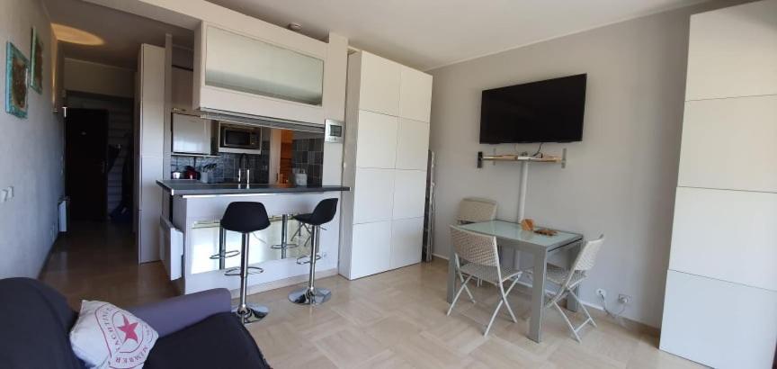 Marina Baie des Anges Seaview Apartment Villeneuve-Loubet Exterior photo